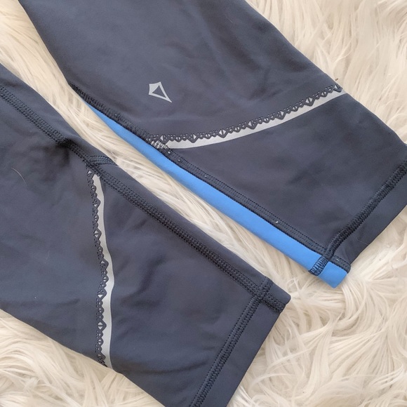 (SOLD) Ivivva Reflective Leggings - Picture 4 of 7